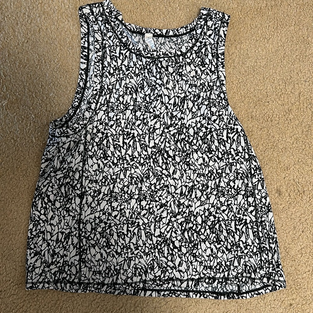 EUC Lululemon tank size 6